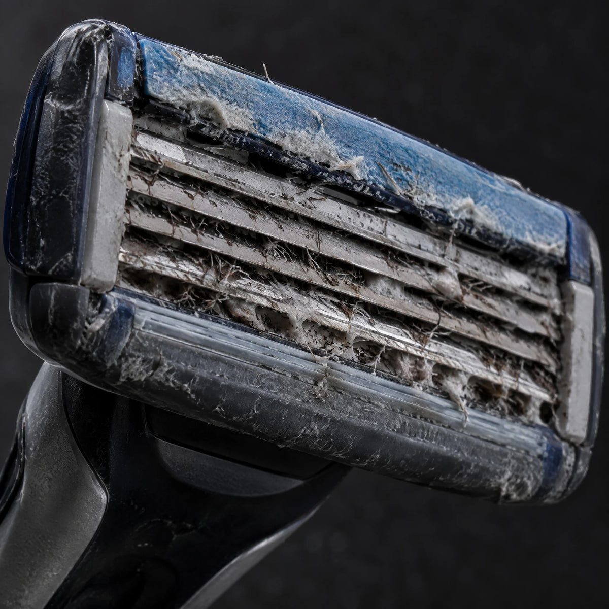 THREE-PIECE
RAZOR